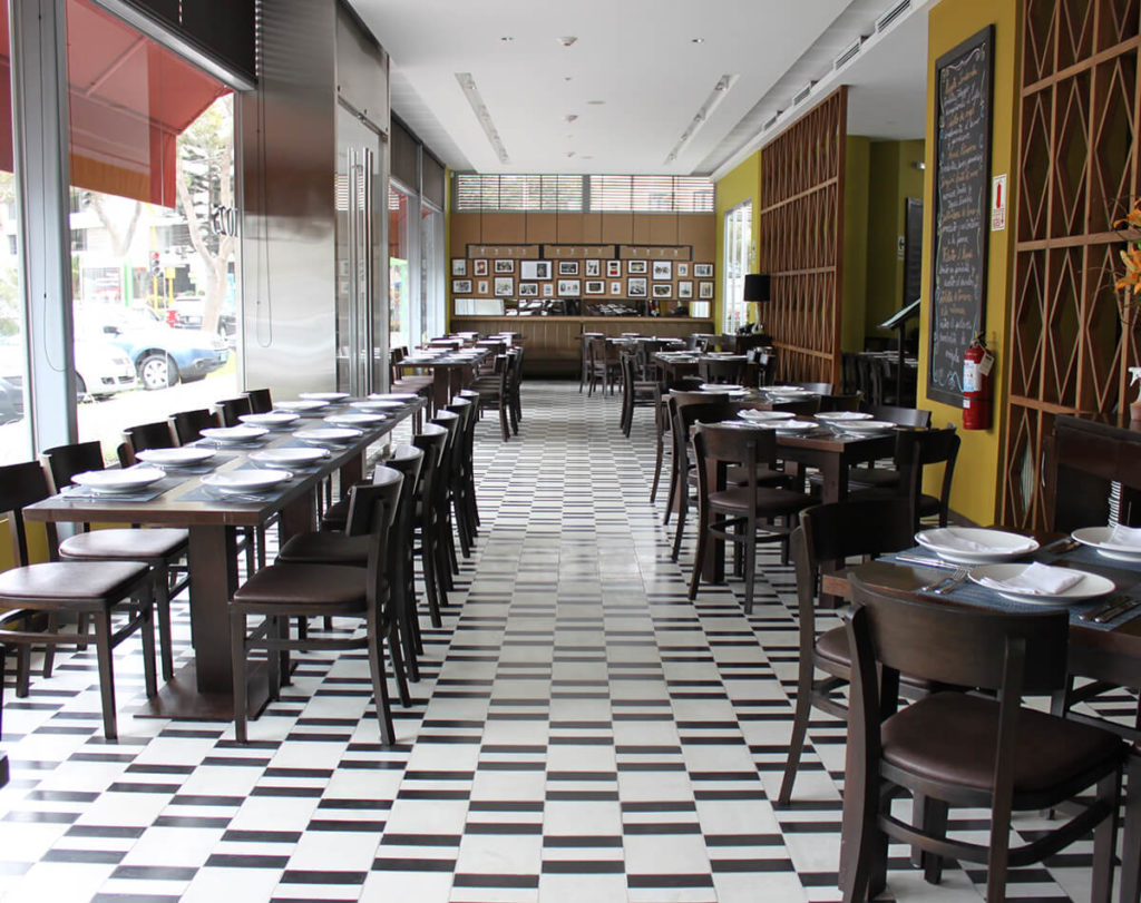Restaurante Los Bachiches con Mosaico Empastado y Mármol
