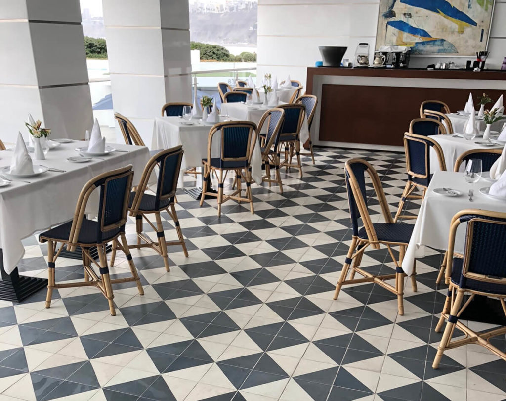 Restaurante Yatch Club Marina con Mosaicos Empastados