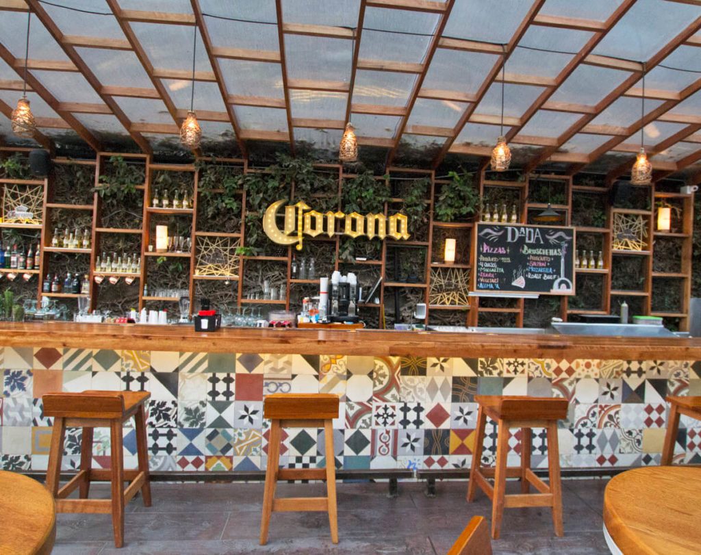 DaDA Bar & Restaurante con Mosaicos Empastados