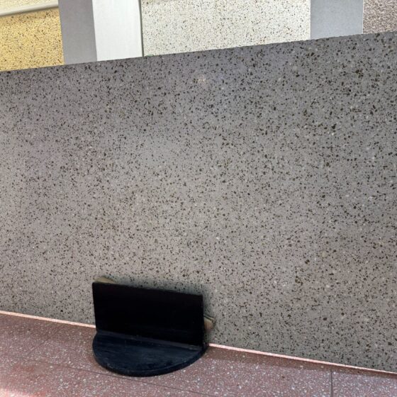 OFERTA PLANCHA DE TERRAZO GRIS BRESCIA GRANO 23 - 1.00X1.705